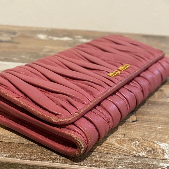 Miu Miu Quilted Matelassé Leather Wallet in Pink with Gold Logo - Picture 13 of 14